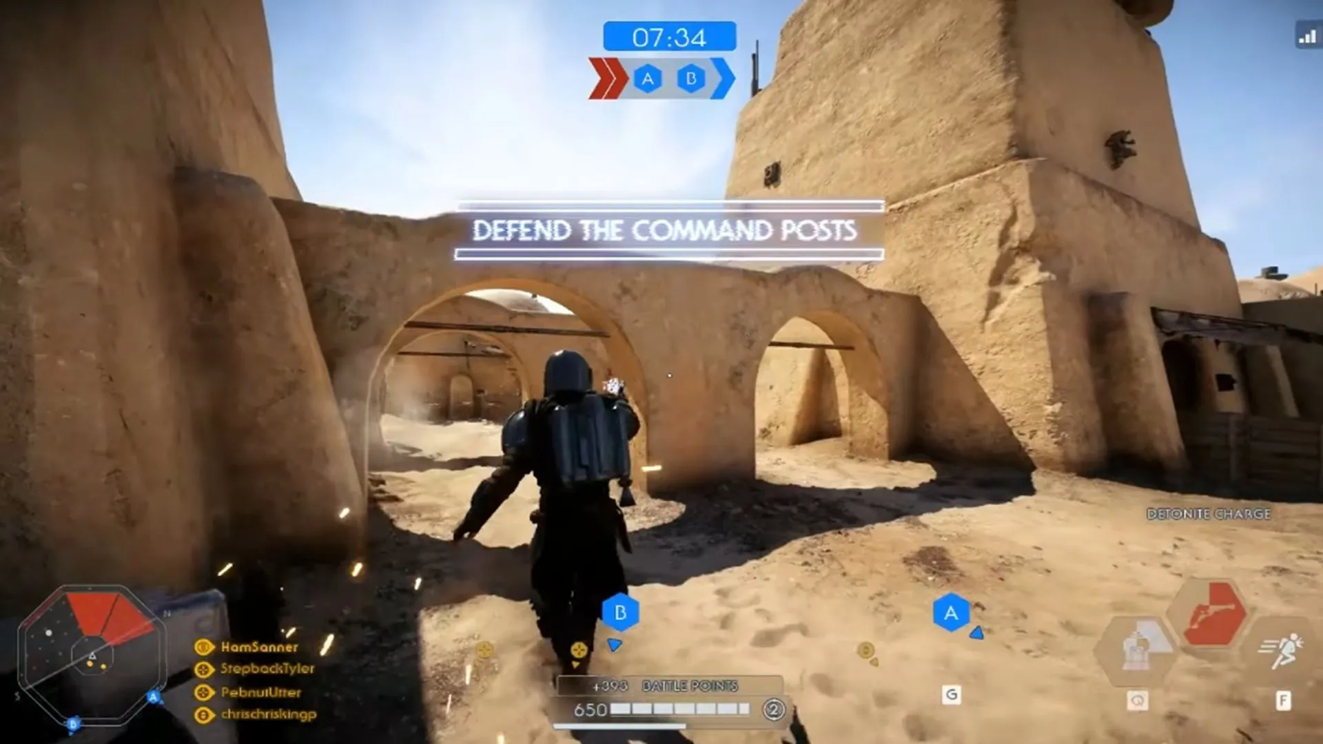 Ảnh chụp màn hình gameplay Star Wars Battlefront 2 với mod nhân vật Mandalorian, thể hiện sức sáng tạo của cộng đồng modding và khả năng bổ sung nội dung mới vào game.