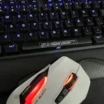 Bàn phím cơ RGB và chuột gaming Roccat, đại diện cho chi phí linh kiện PC gaming