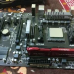 Bo mạch chủ Gigabyte AM3+ với CPU AMD và RAM HyperX cho thấy linh kiện đã lỗi thời và không tối ưu