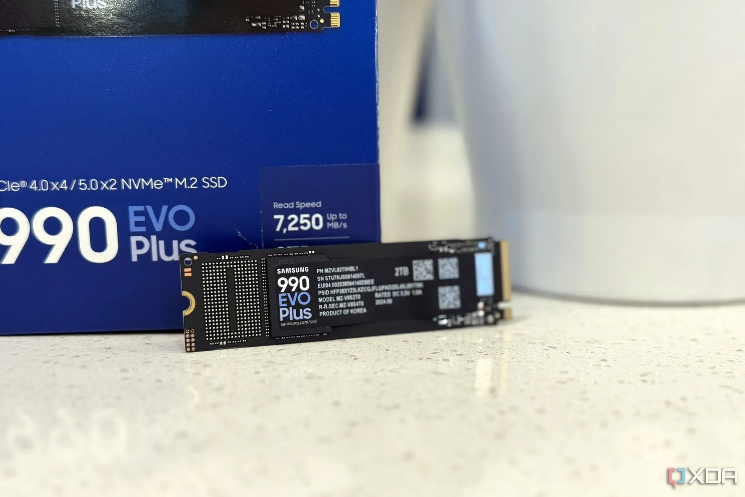 Cận cảnh ổ cứng SSD Samsung 990 EVO Plus tương thích Gen 4 và Gen 5