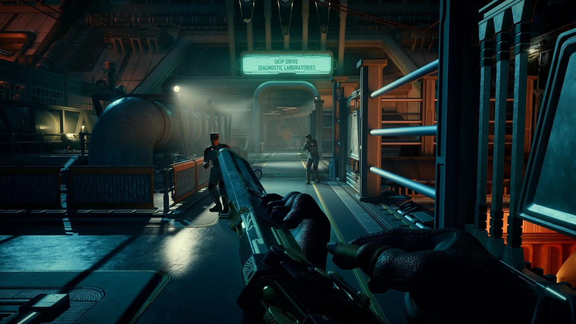 Cảnh chiến đấu giữa nhân vật chính và một quái vật trong The Outer Worlds 2, thể hiện kỹ năng chiến đấu.