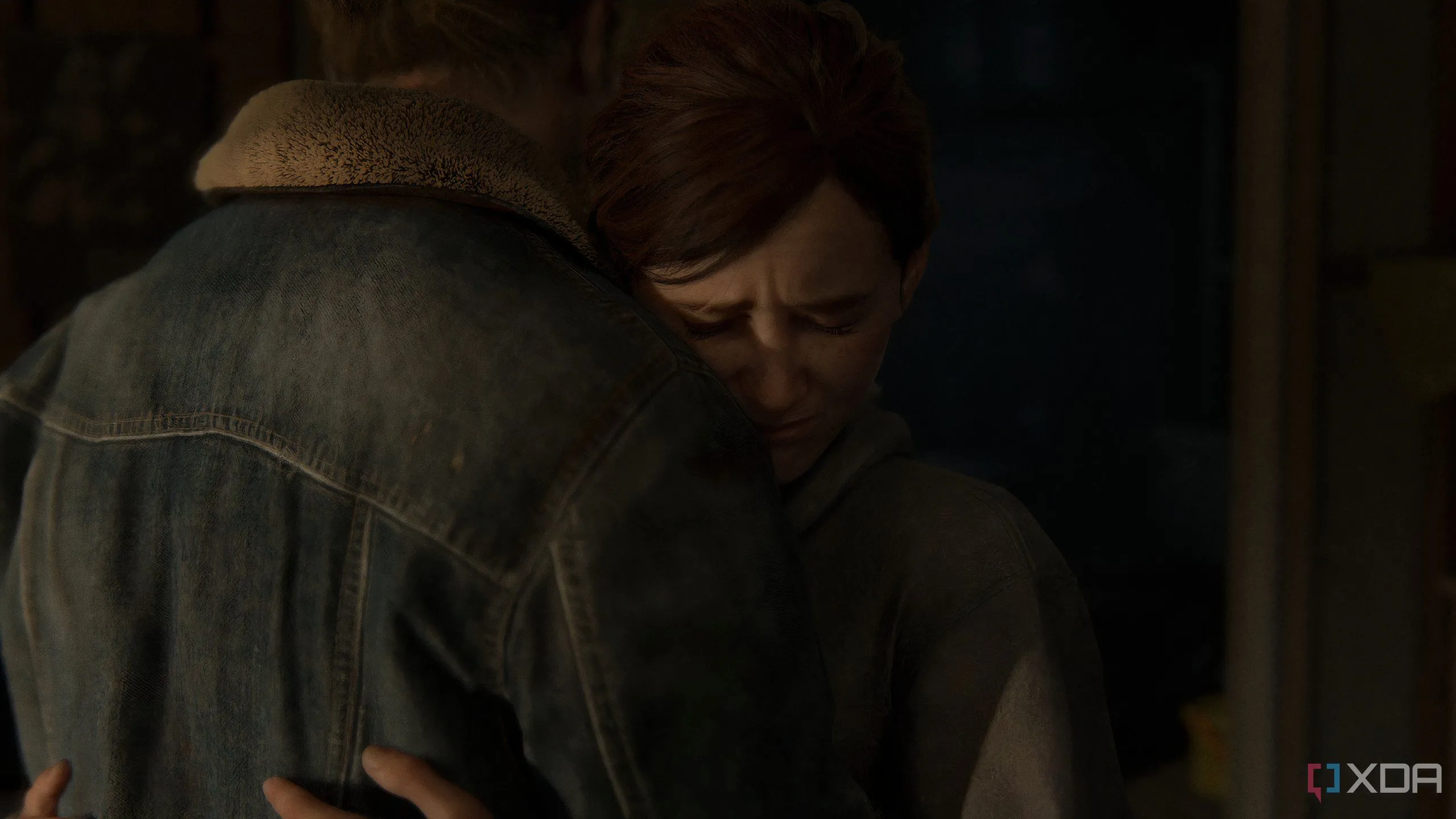 Cảnh Ellie ôm Tommy trong The Last of Us Part II Remastered trên PC, minh họa chiều sâu cảm xúc trong cốt truyện game.