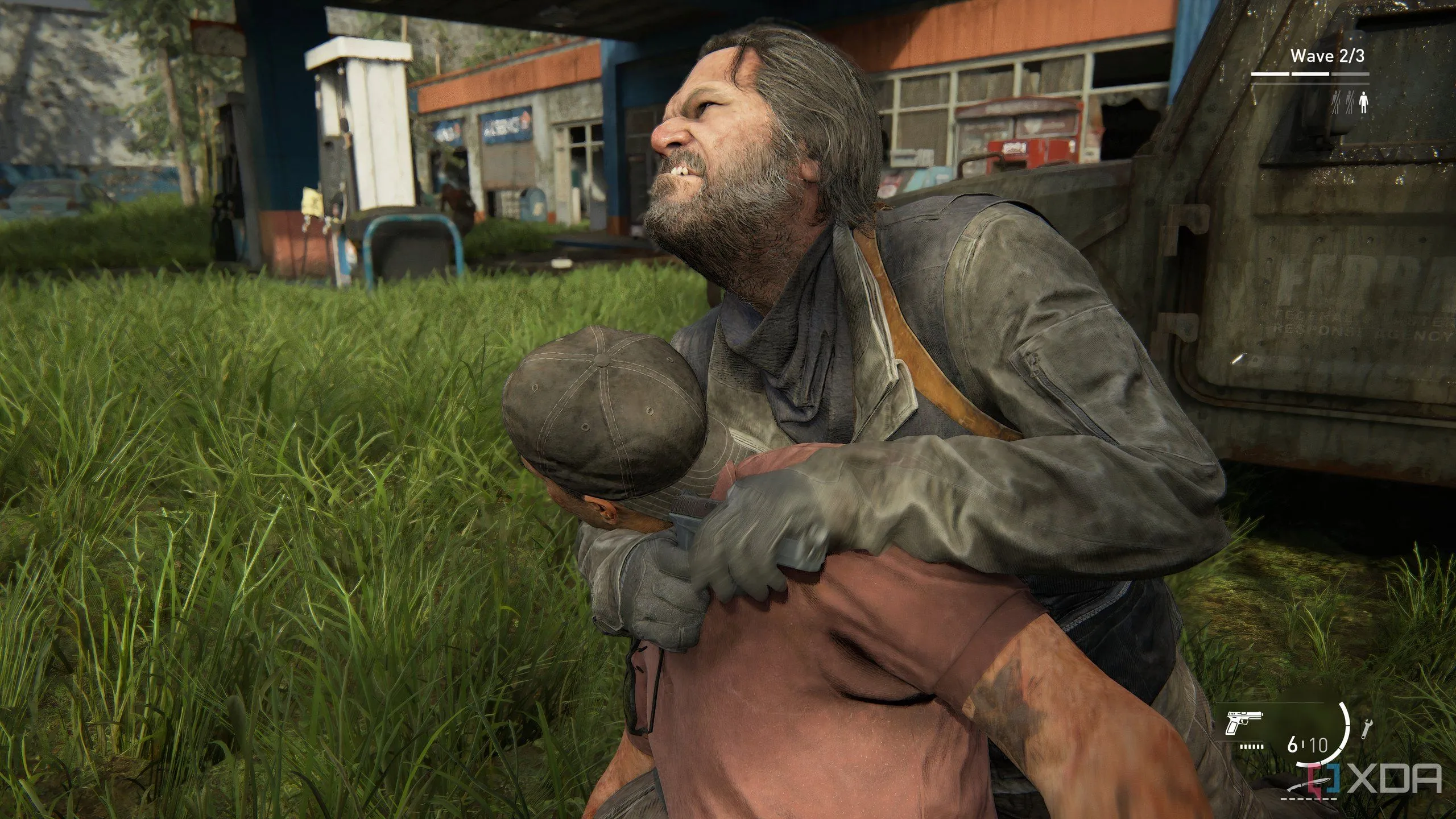 Cảnh hành động lén lút trong The Last of Us Part II Remastered trên PC, nơi người chơi vô hiệu hóa kẻ địch một cách tàn bạo và chân thực.