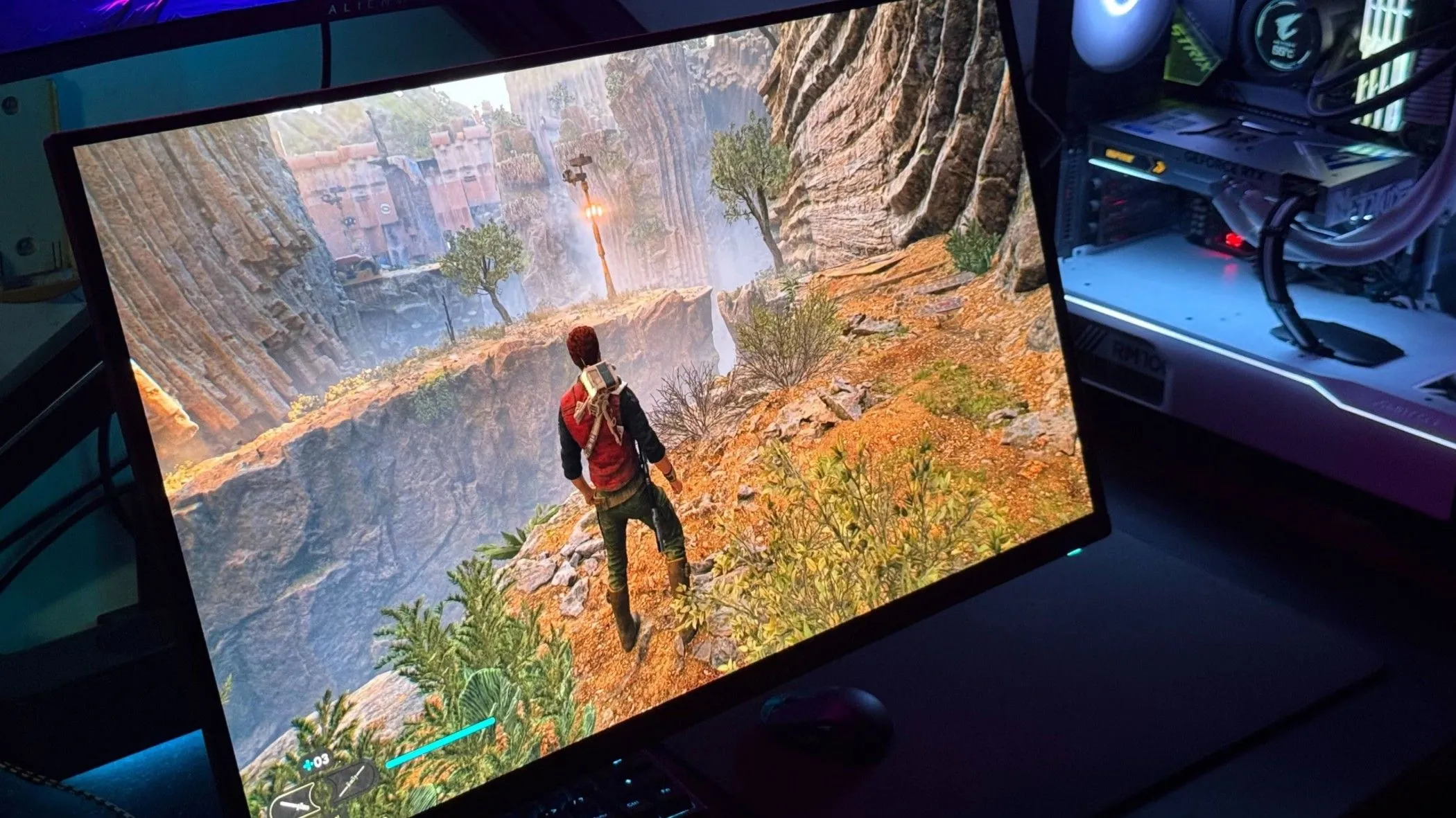 Cảnh một người đang chơi game trên màn hình máy tính, minh họa trải nghiệm gaming tổng thể.