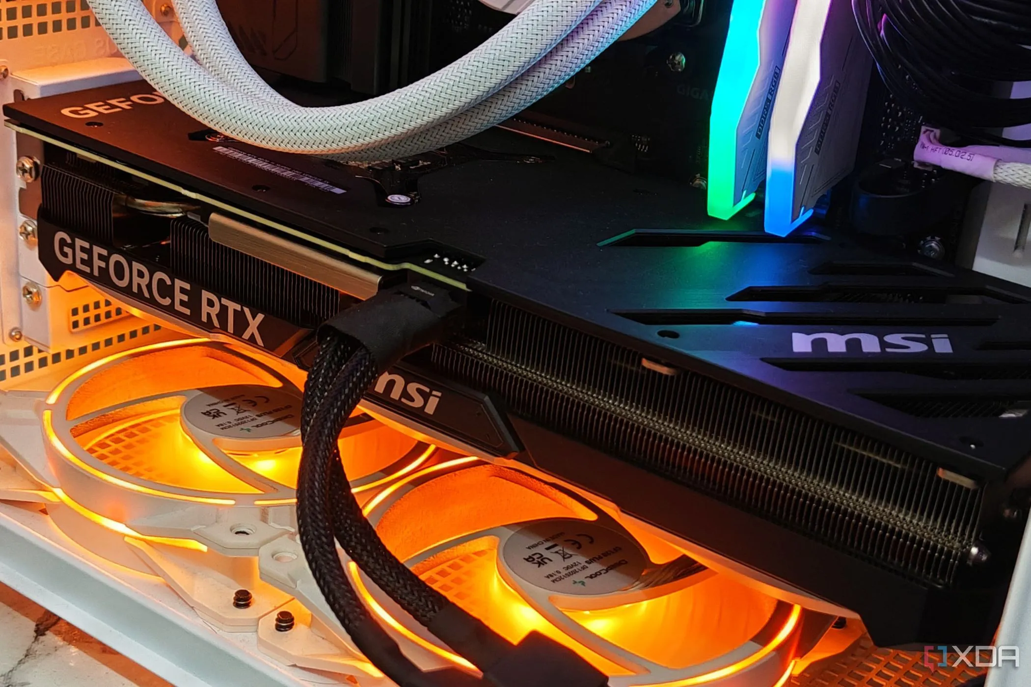 Card đồ họa MSI GeForce RTX 4070 Ti Super Ventus 3X được lắp đặt trong máy tính, đại diện cho các mẫu &quot;OC&quot; không mang lại nhiều cải thiện hiệu năng.