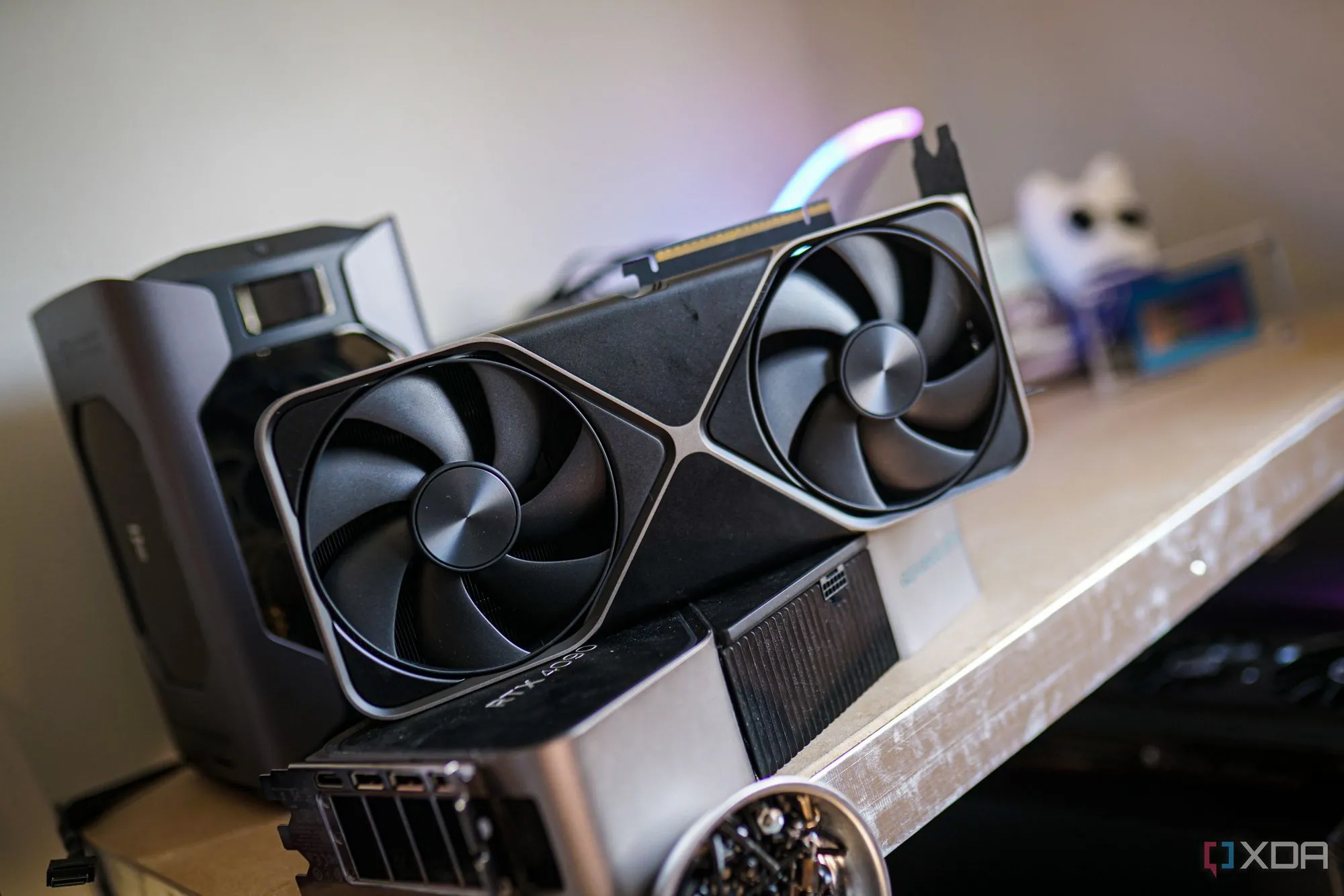 Card đồ họa NVIDIA GeForce RTX 5090, biểu tượng hiệu năng gaming.