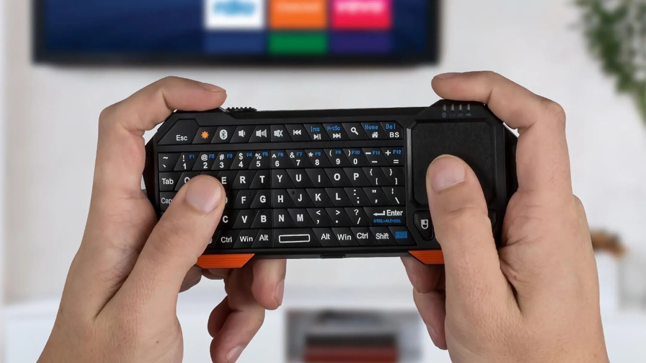 Chi tiết bàn phím Fosmon Mini Bluetooth với touchpad và layout QWERTY