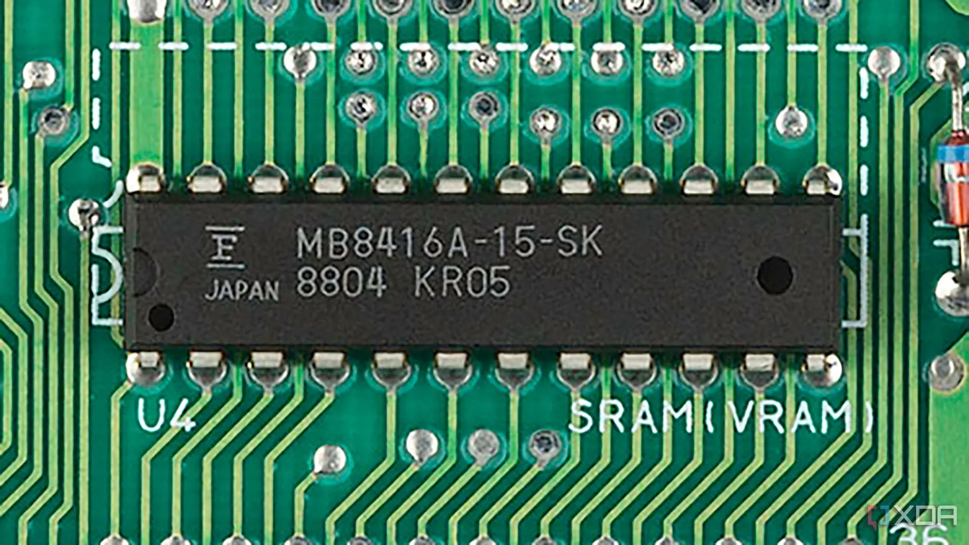 Chip VRAM 2KB của Nintendo NES, lưu trữ dữ liệu đồ họa như bảng tên, bảng thuộc tính và bảng màu.