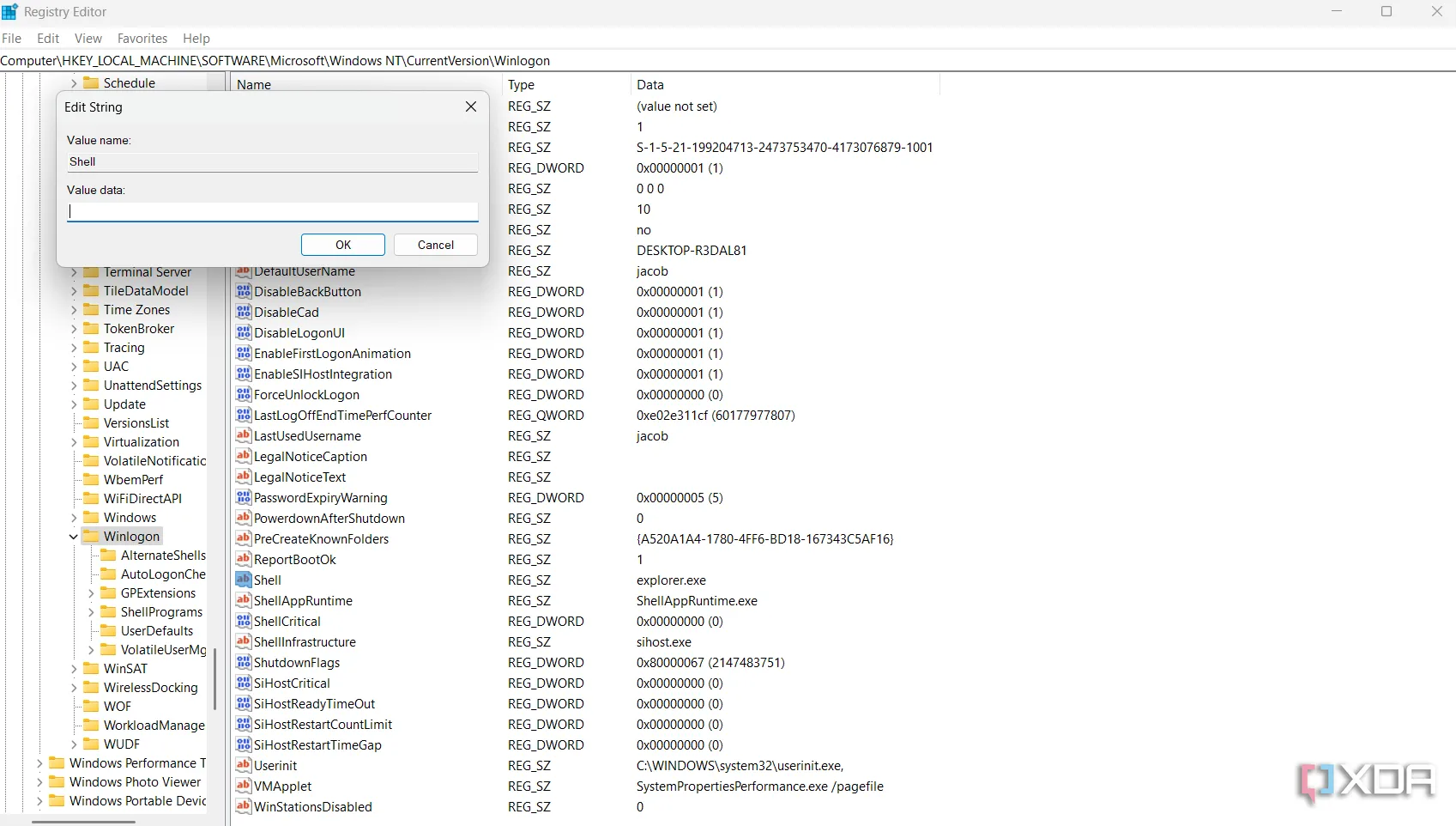 Cửa sổ Registry Editor hiển thị khóa Shell trong Winlogon, nơi người dùng có thể tùy chỉnh hoặc vô hiệu hóa Windows Explorer.