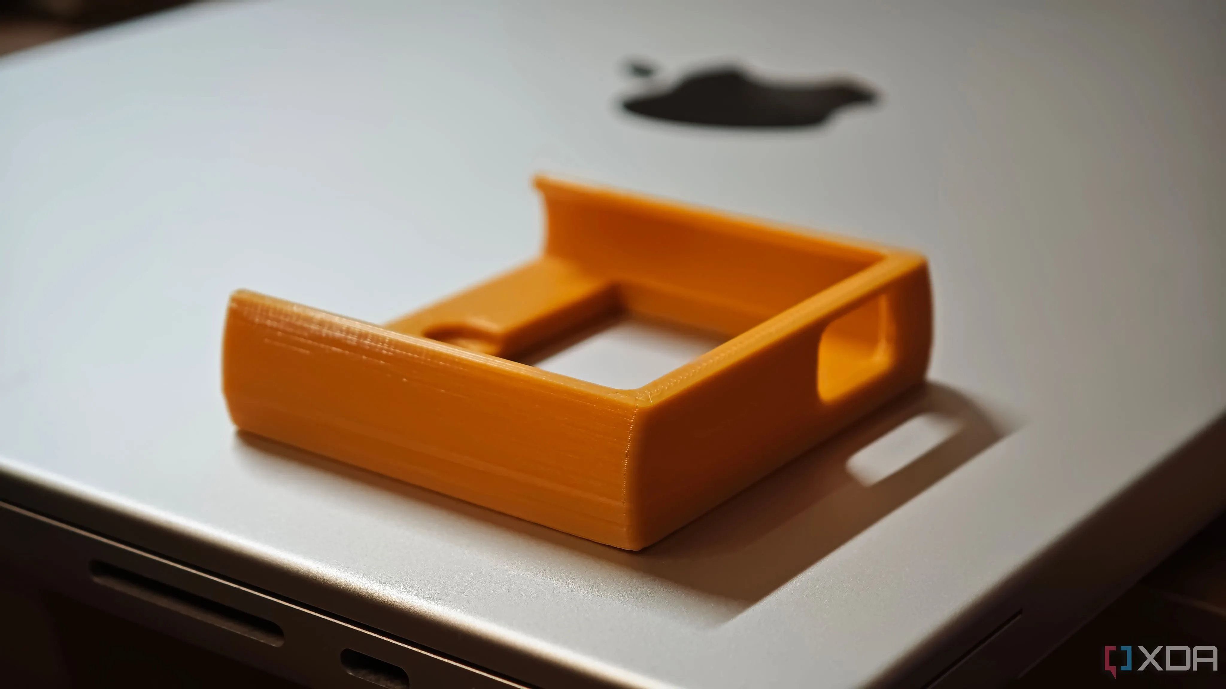 Giá đỡ SSD gắn ngoài in 3D tiện lợi cho laptop