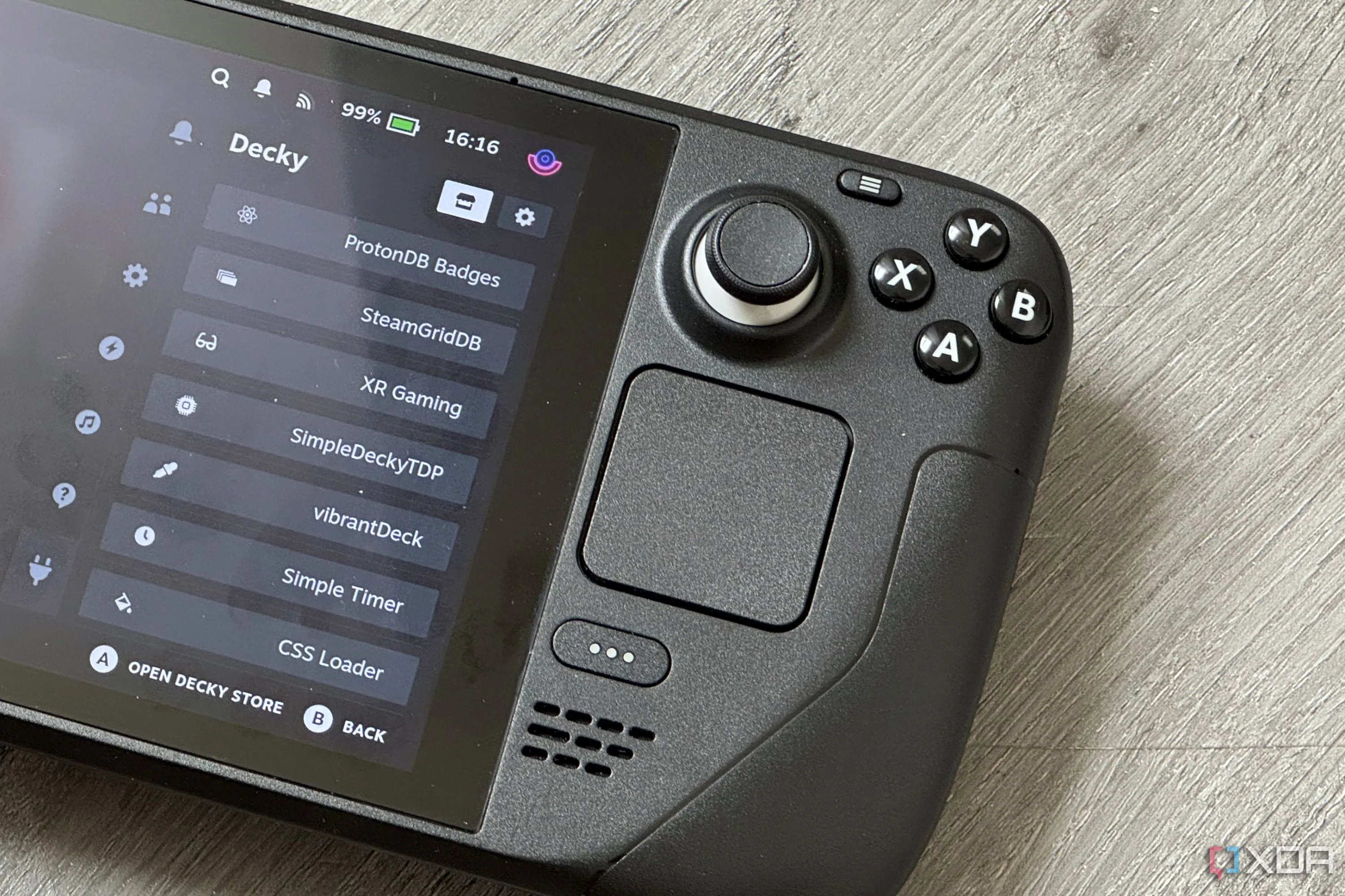 Giao diện Decky Loader với các plugin đã cài đặt trên Steam Deck