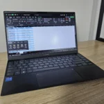 Giao diện Microsoft Excel trên máy tính xách tay, minh họa một trong các công cụ phân tích nhanh được cải tiến trong bản cập nhật mới nhất