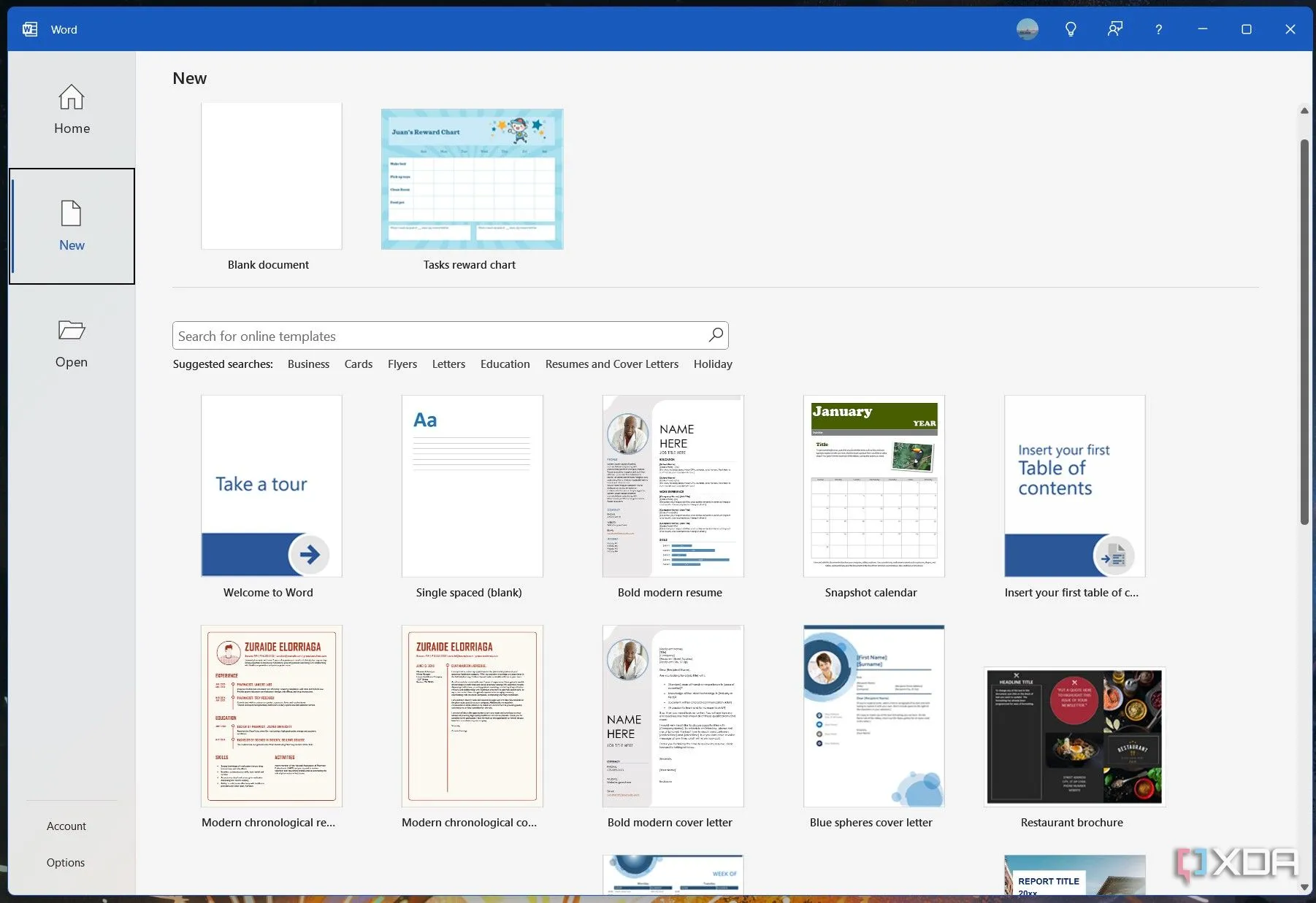 Giao diện Microsoft Word với nhiều mẫu tài liệu có sẵn, minh họa việc tùy chỉnh cho doanh nghiệp.