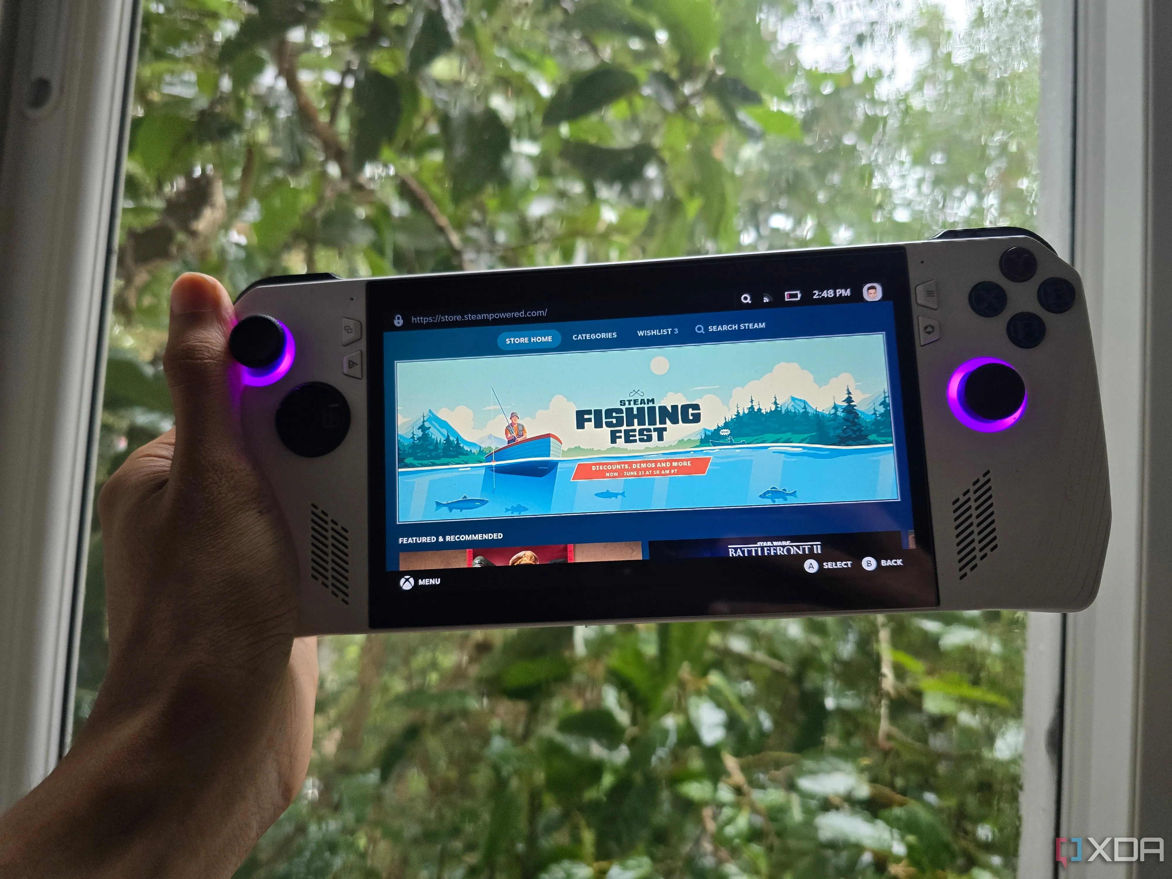 Giao diện SteamOS hiển thị trên màn hình sắc nét của Asus ROG Ally, minh họa khả năng tương thích phần mềm