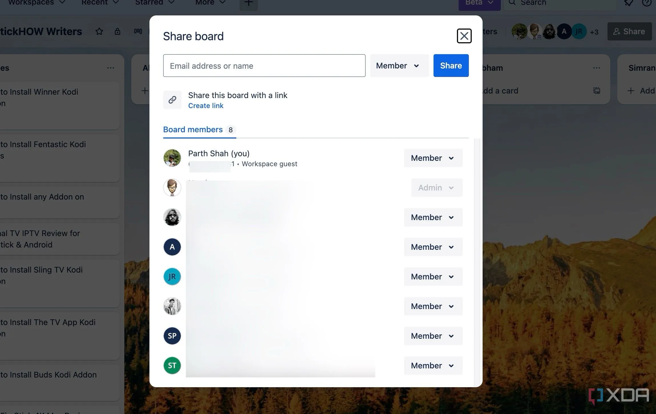 Giao diện Trello hiển thị khả năng cộng tác nhóm với nhiều thành viên trên cùng một bảng