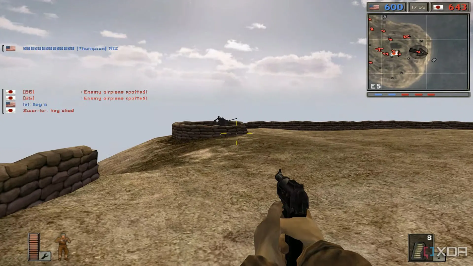 Góc nhìn người chơi với khẩu súng lục trong Battlefield 1942, phiên bản đặt nền móng cho toàn bộ series.