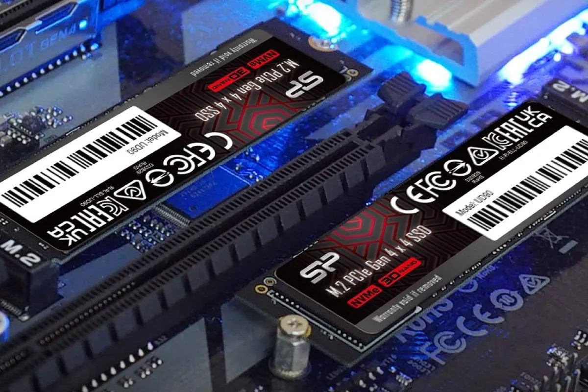 Hai ổ cứng SSD NVMe Silicon Power trên khe cắm bo mạch chủ