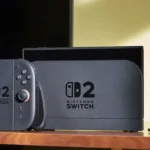 Hệ máy Nintendo Switch 2 và camera được đặt trên bàn, thể hiện thiết kế và tính năng mới của console