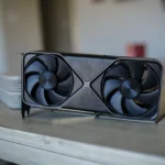 Hình ảnh quạt tản nhiệt trên card đồ họa Nvidia GeForce RTX 5070, minh họa sức mạnh phần cứng hỗ trợ Project G-Assist.