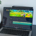 Laptop chạy Windows 11, biểu trưng cho các thay đổi về cài đặt hệ thống.