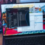 Laptop Windows 11 hiển thị cửa sổ Task Manager và Task Scheduler, minh họa cho việc khắc phục lỗi BSOD trên Windows 11 24H2 với Easy Anti-Cheat