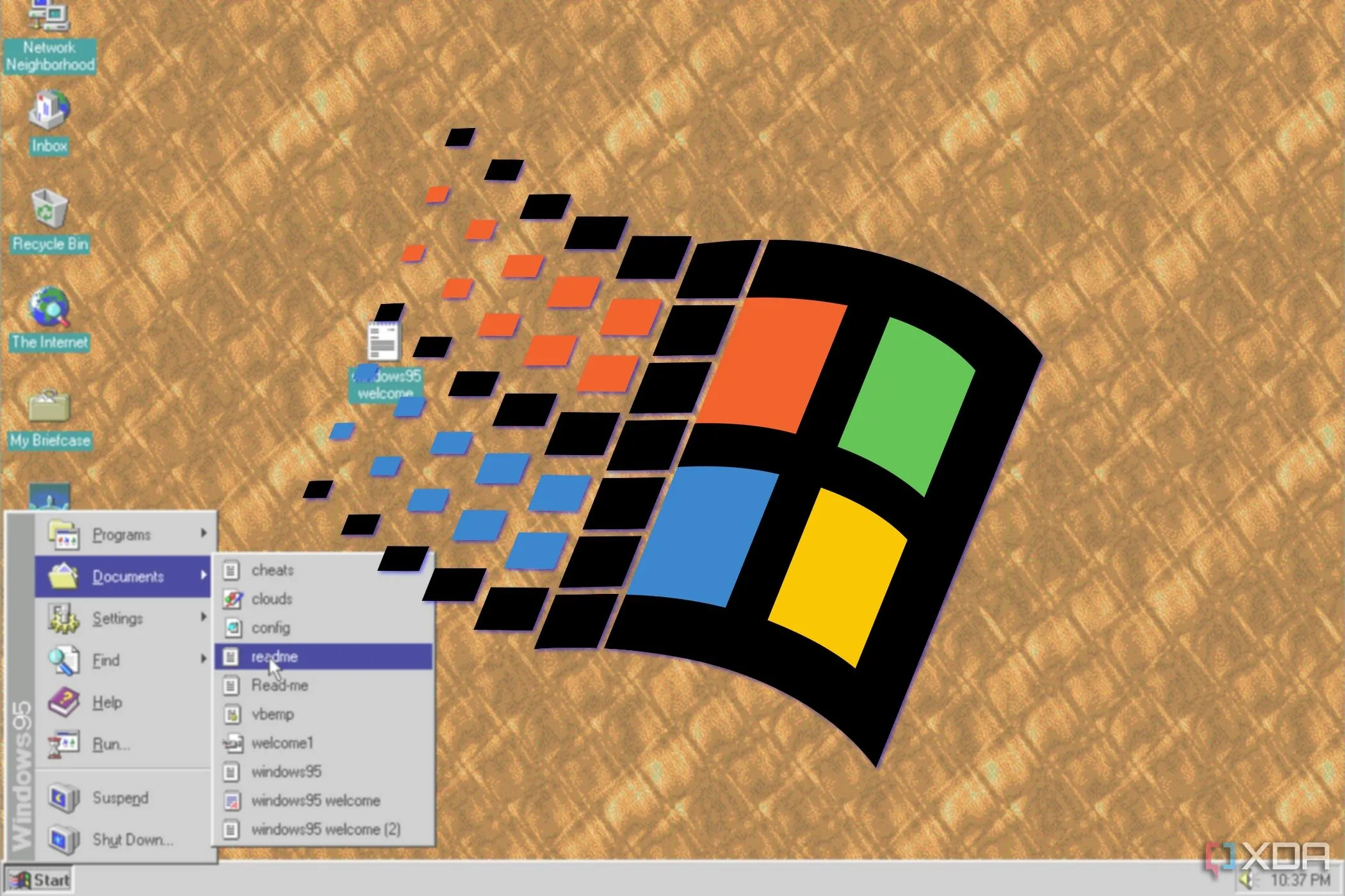 Màn hình desktop Windows 95 với logo lớn, thể hiện giao diện đồ họa thân thiện của hệ điều hành biểu tượng này
