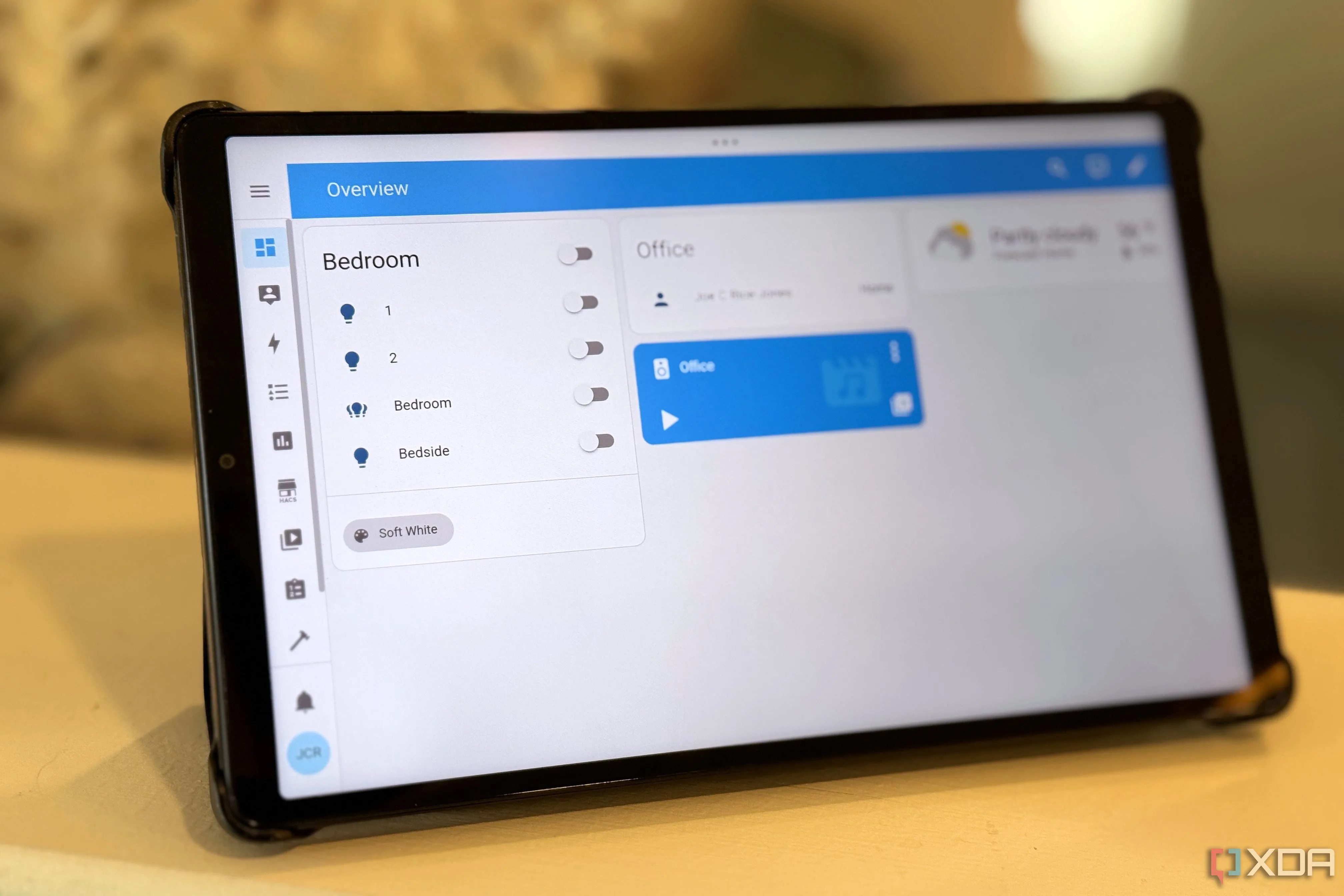 Màn hình Fully Kiosk hiển thị giao diện điều khiển Home Assistant, minh họa khả năng quản lý nhà thông minh trên thiết bị chuyên dụng.