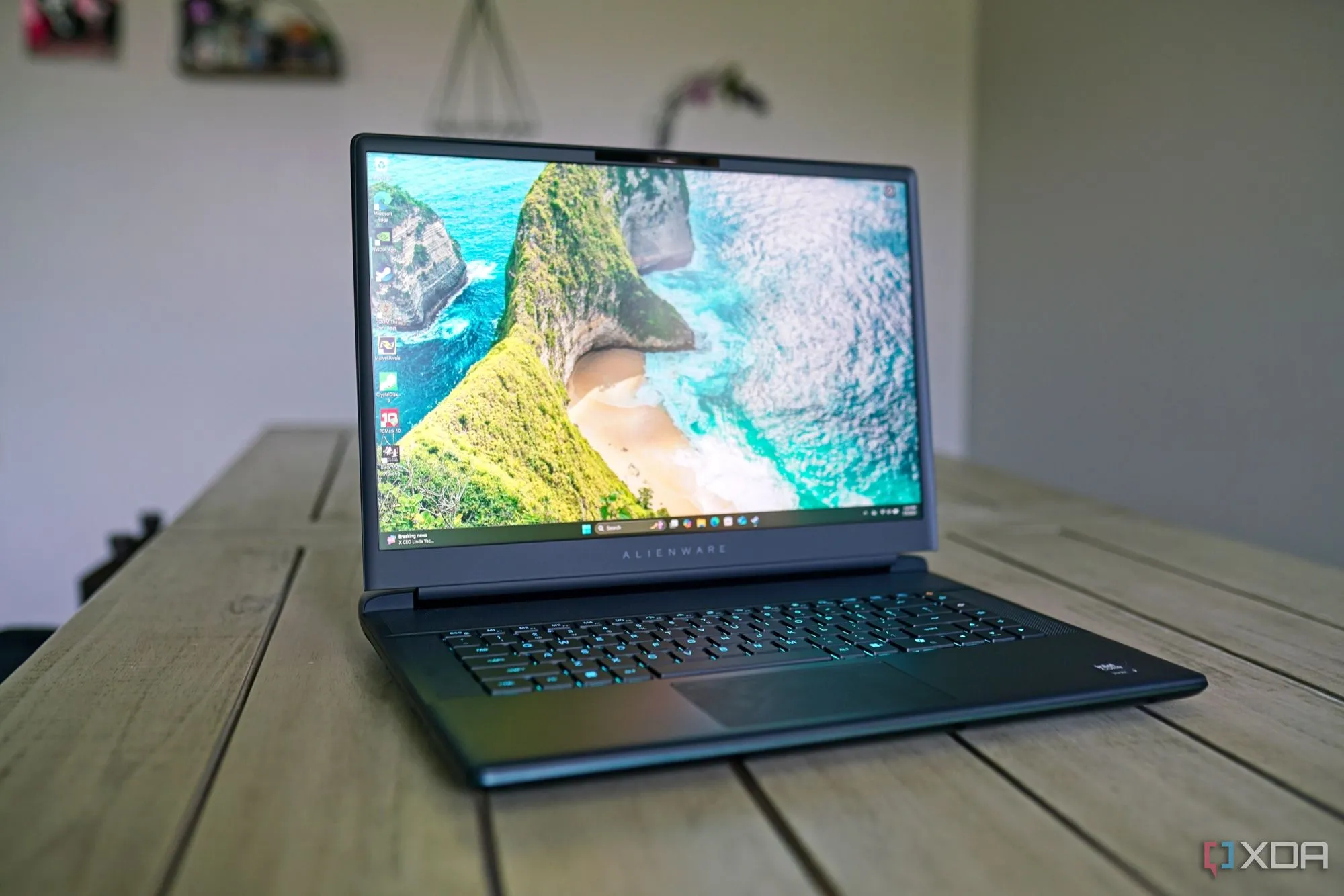 Màn hình IPS 240Hz của Alienware 16 Area-51 hiển thị hình ảnh game sống động