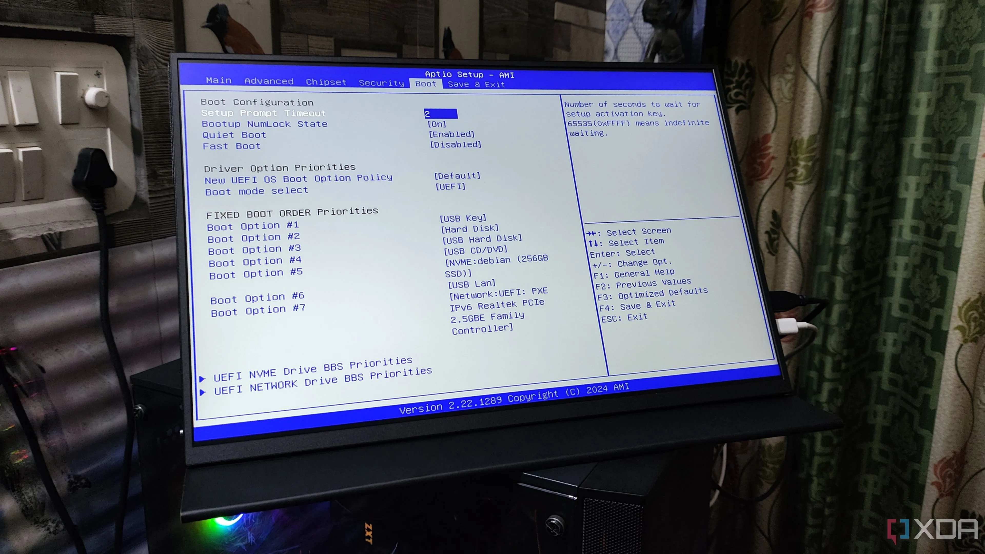 Màn hình Uperfect UGame K118 hiển thị các tùy chọn khởi động trong giao diện BIOS, minh họa sự thay đổi trong cách quản lý BIOS hiện đại.