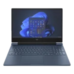 Mặt trước laptop HP Victus 15 2023 màu xanh với màn hình hiển thị.