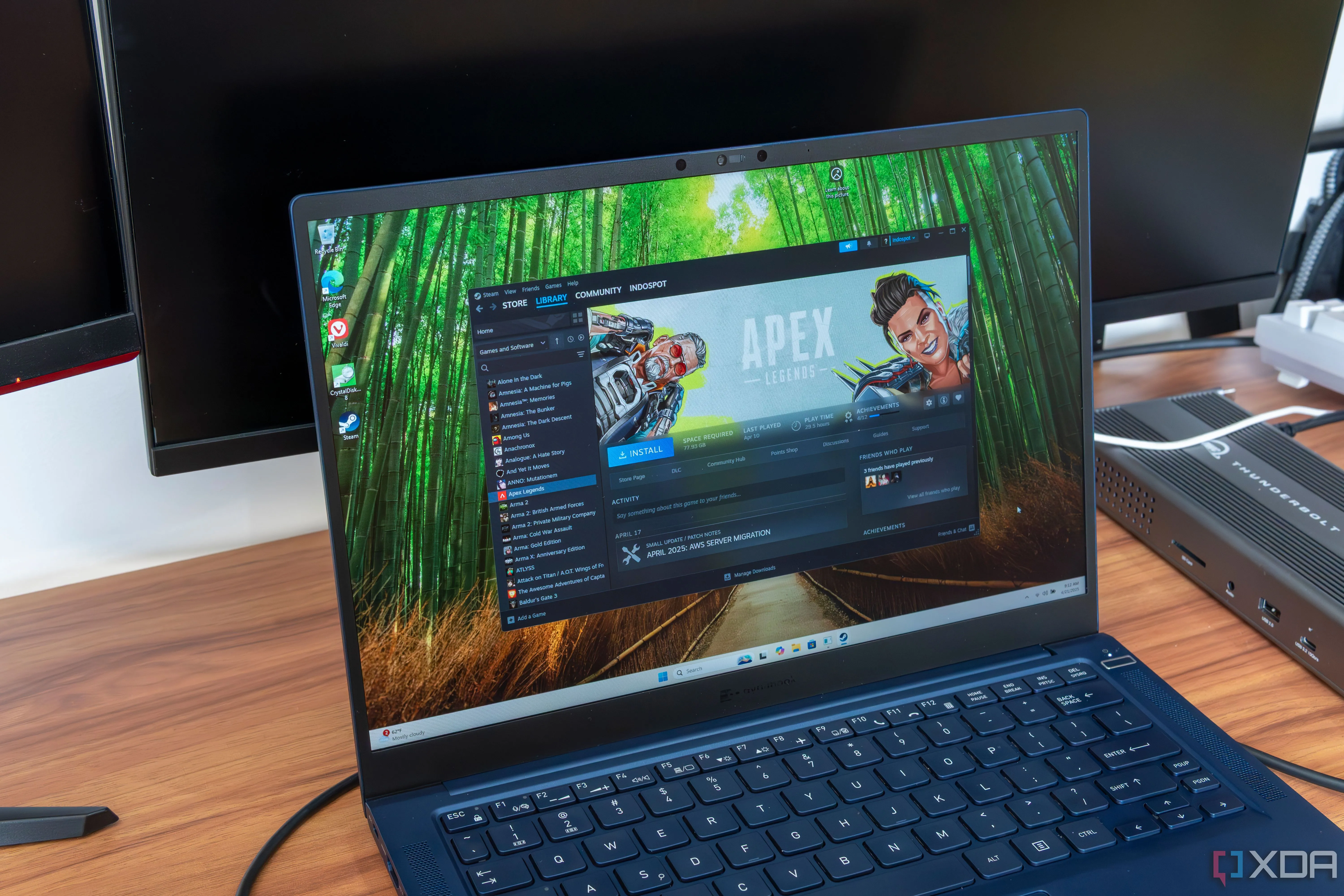 Máy tính xách tay Windows 11 hiển thị các ứng dụng đang hoạt động, minh họa hệ thống có thể bị truy cập RDP