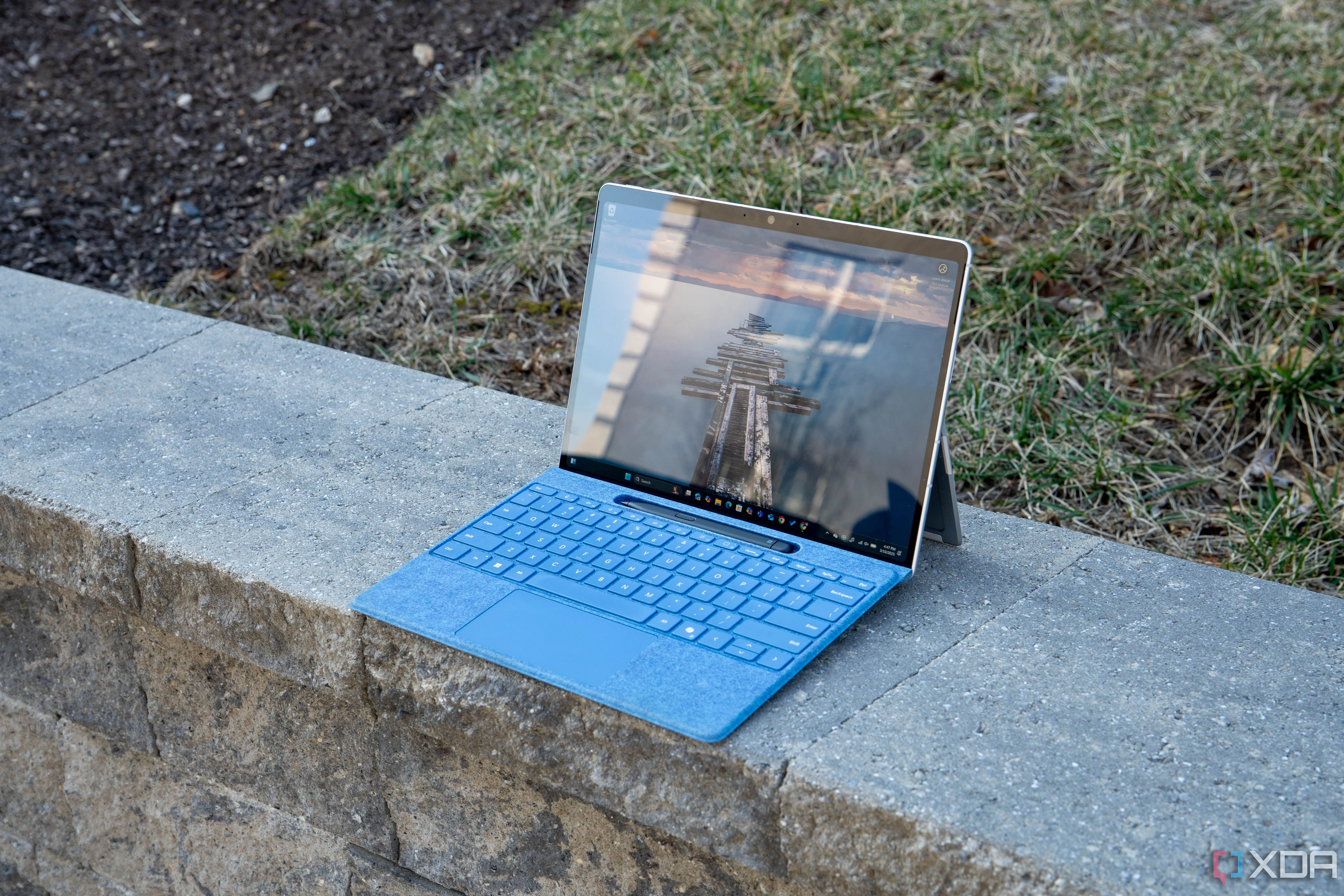 Microsoft Surface Pro 11 với thiết kế siêu mỏng và màn hình OLED 13 inch rực rỡ