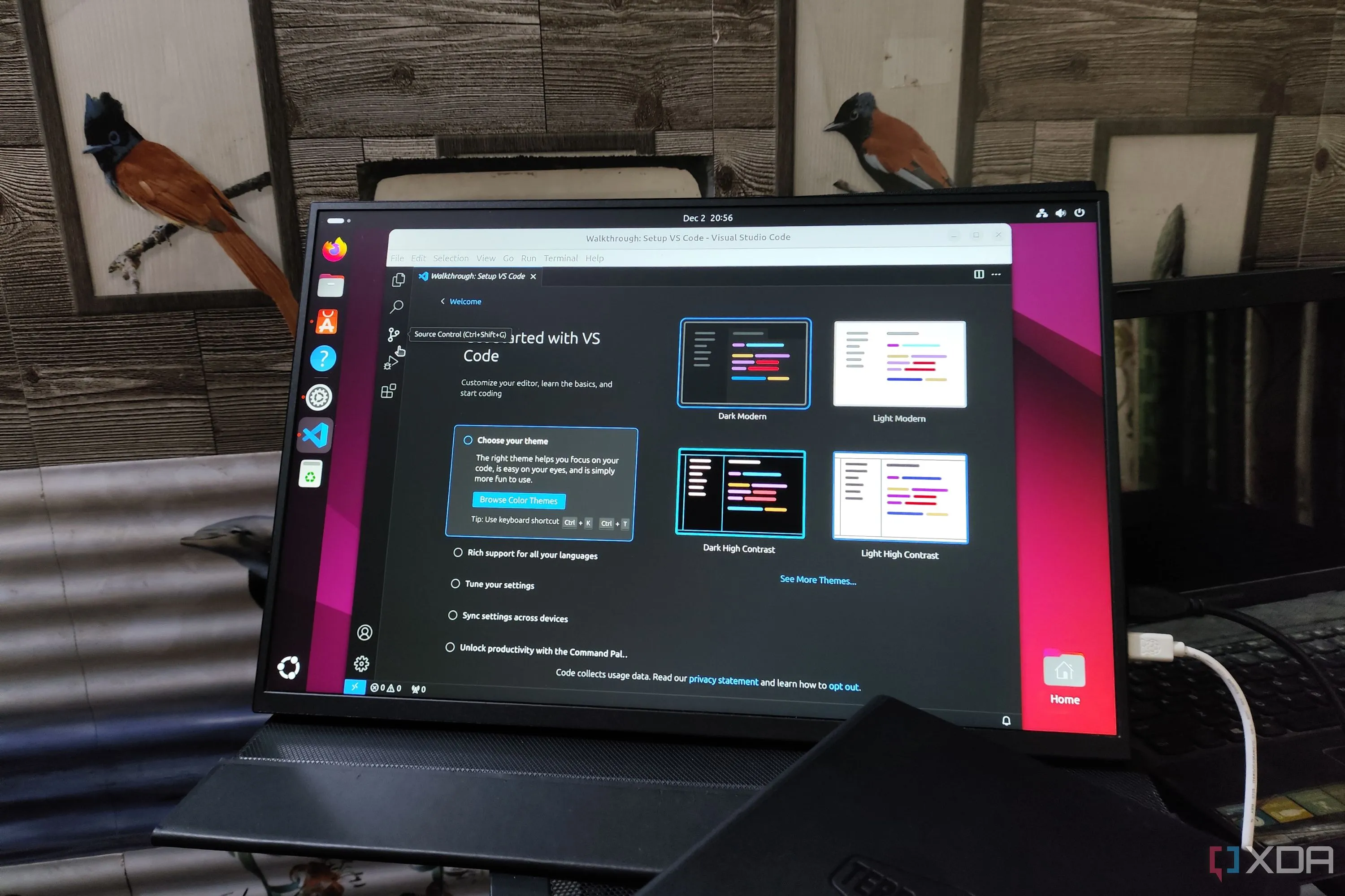 Môi trường phát triển VS Code chạy trên hệ điều hành Ubuntu với giao diện đồ họa, thể hiện sự linh hoạt của home server GUI