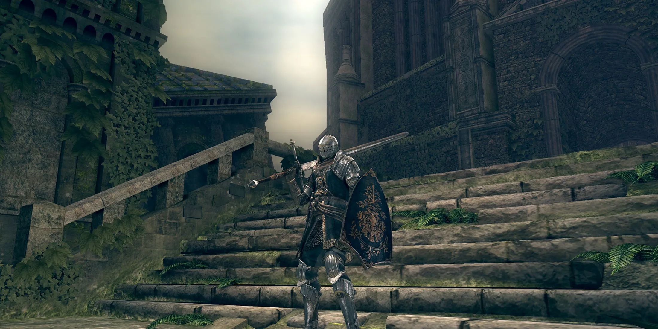 Một nhân vật Dark Souls đứng trên cầu thang u ám, khám phá kiến trúc đáng sợ của thế giới game