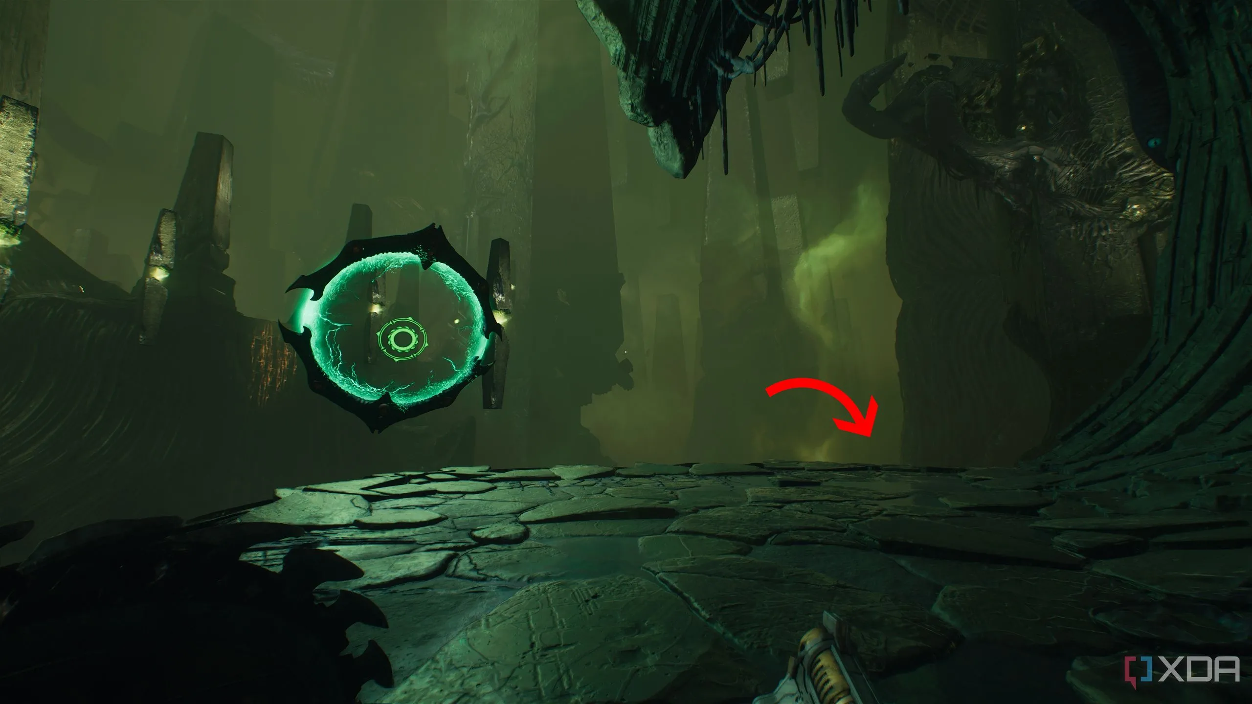 Mũi tên chỉ lối xuống bên phải cổng Shield Portal, dẫn đến khu vực bí mật 4.