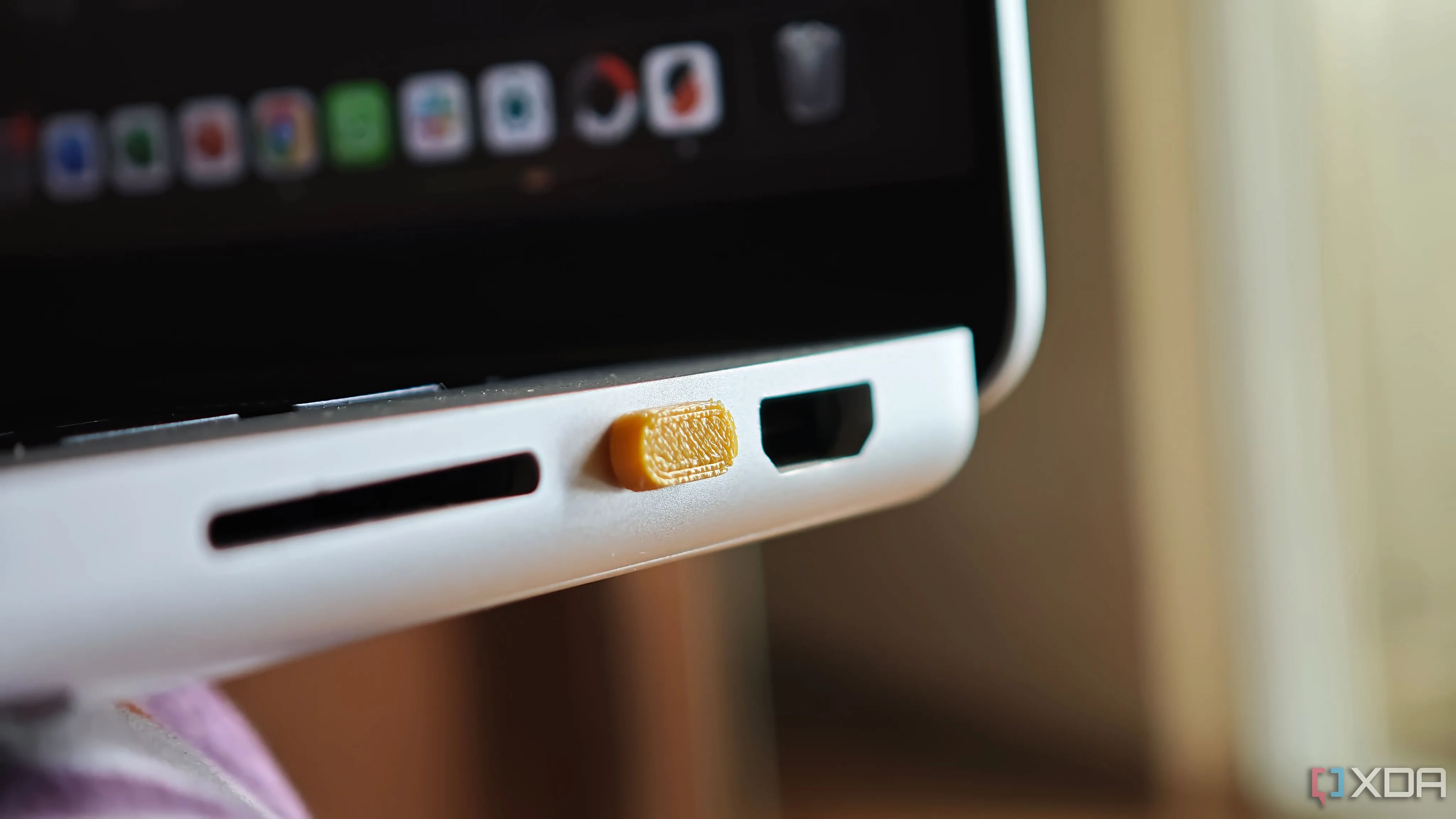 Nắp che cổng USB-C in 3D bảo vệ khỏi bụi bẩn