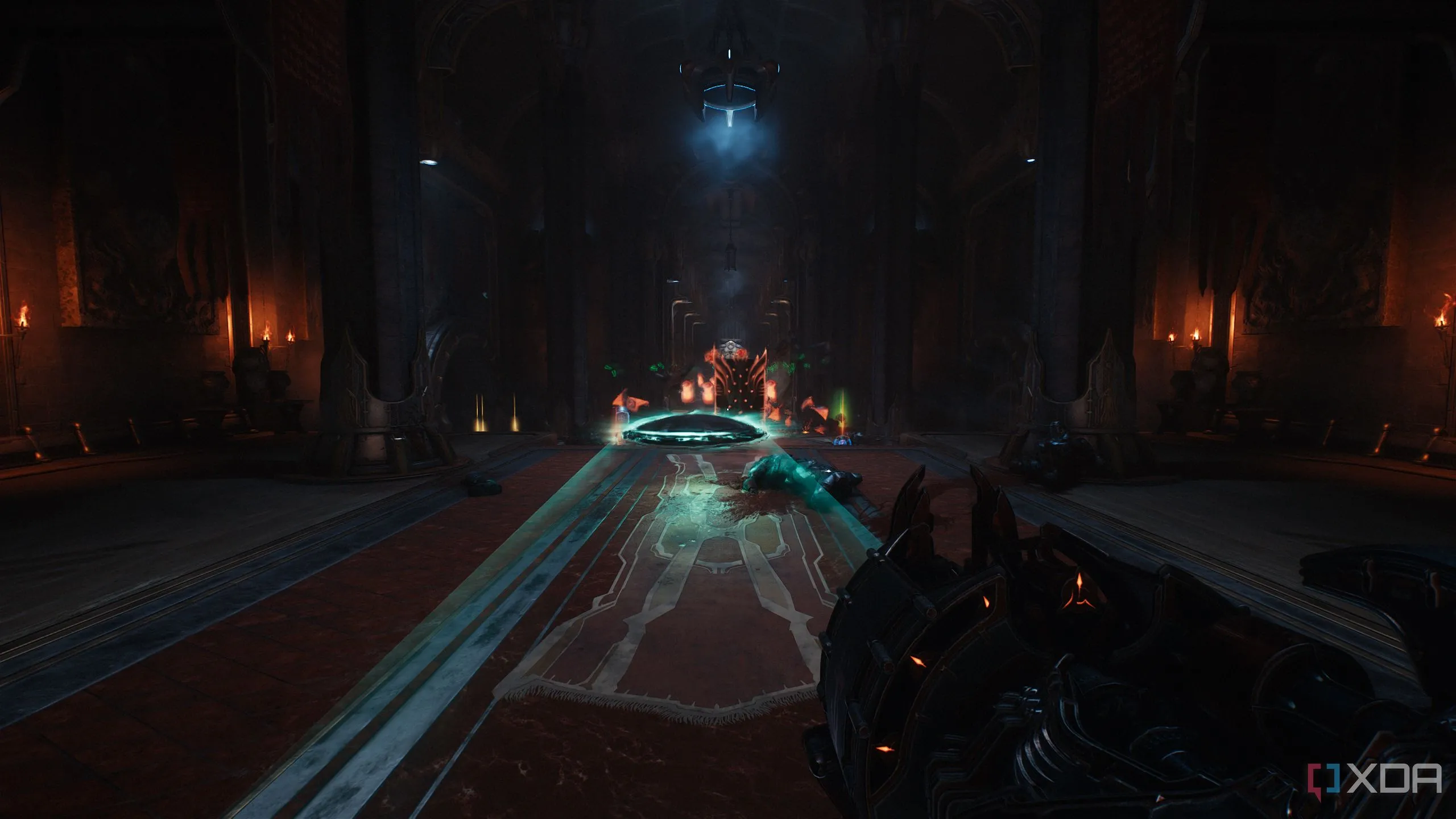 Người chơi Doom Slayer ném khiên vào kẻ thù trong Doom: The Dark Ages.