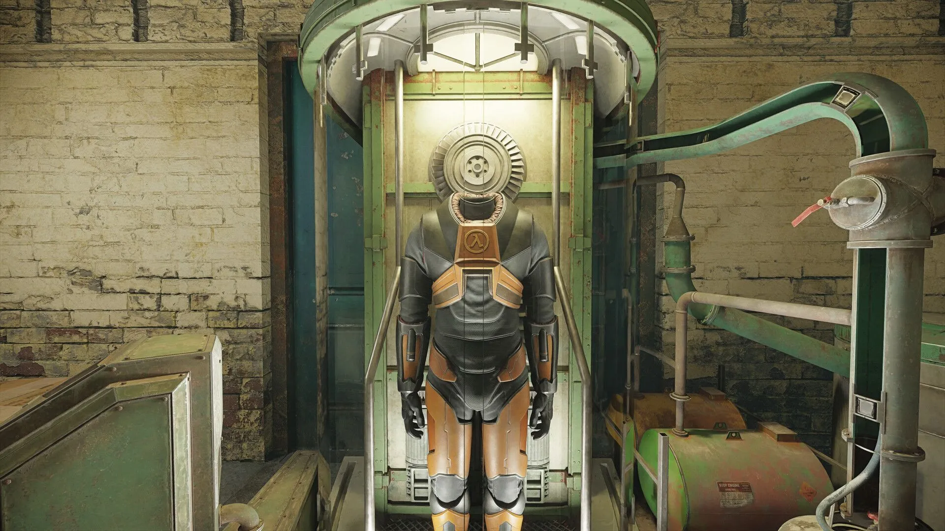Người lính Combine và Gordon Freeman trong Half-Life 2 RTX với chi tiết giáp và ánh sáng phản chiếu chân thực.