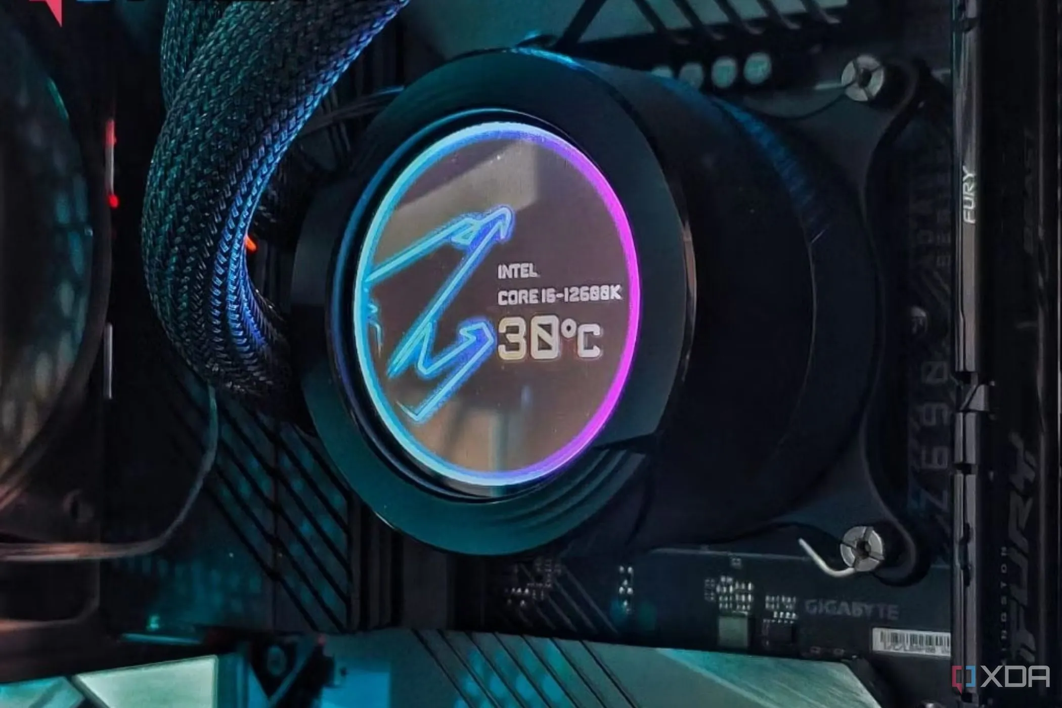Nhiệt độ CPU hiển thị trên phần mềm giám sát với tản nhiệt Gigabyte