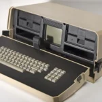 Osborne 1, chiếc máy tính di động thương mại đầu tiên với màn hình CRT nhỏ