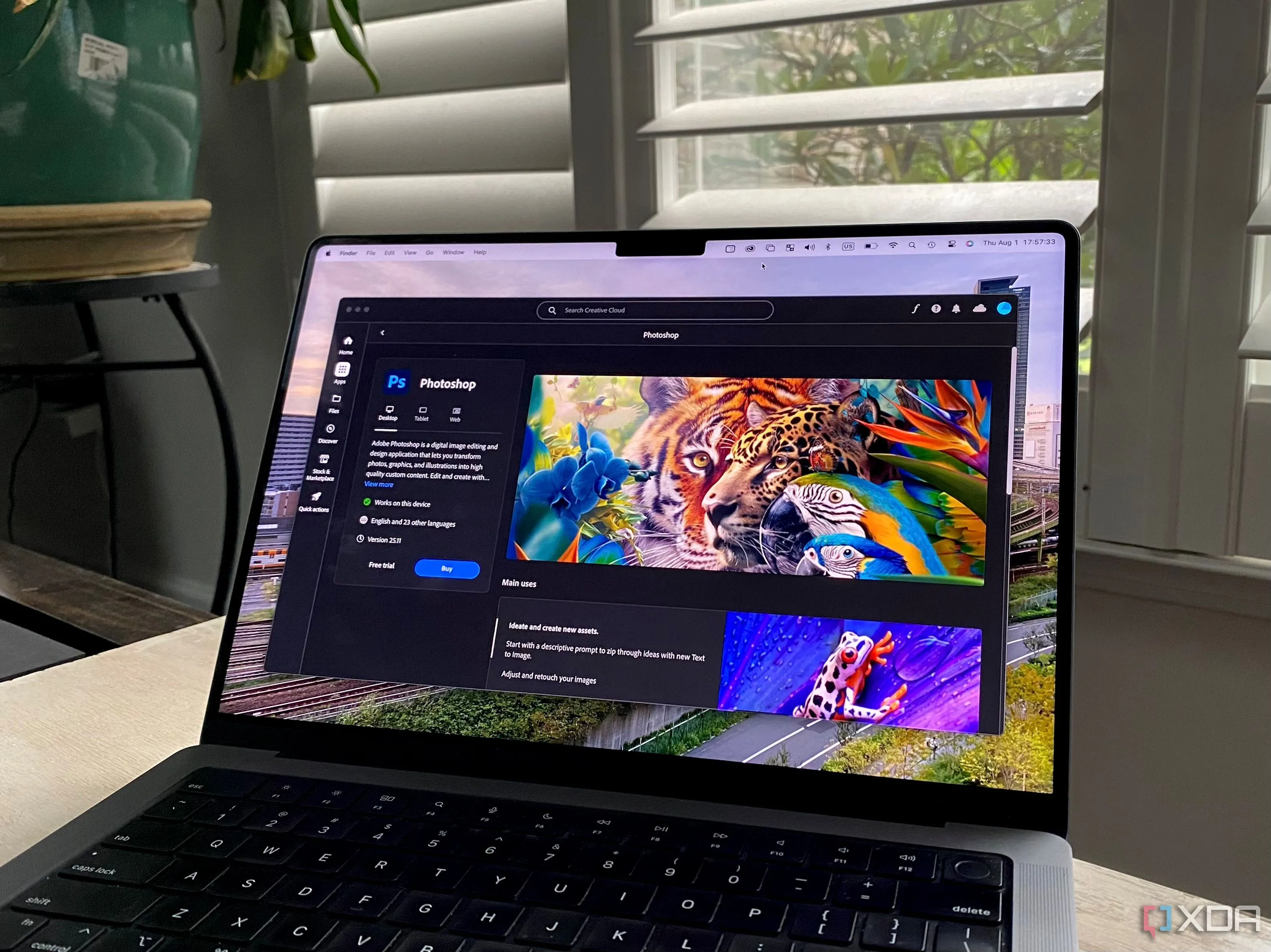 Phần mềm Adobe Creative Cloud mở trên MacBook Pro