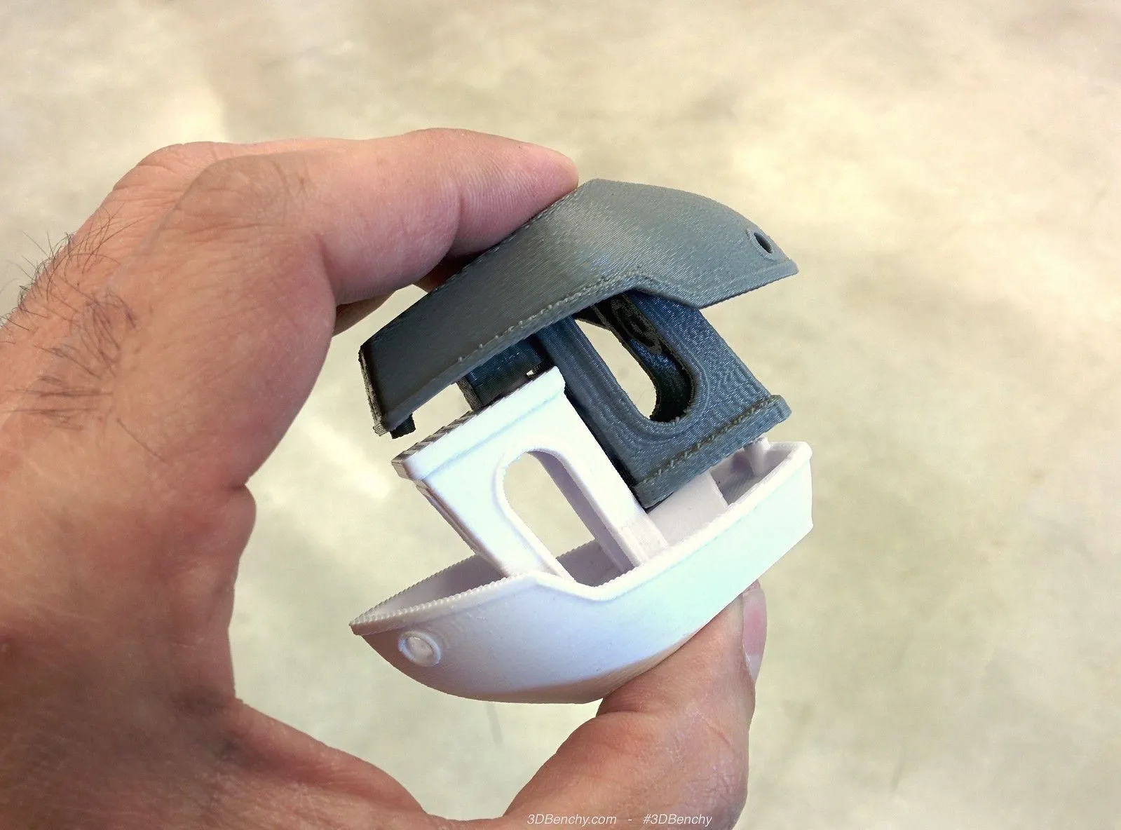 Phát hiện vấn đề bám dính lớp đầu tiên của Benchy trên bàn in 3D