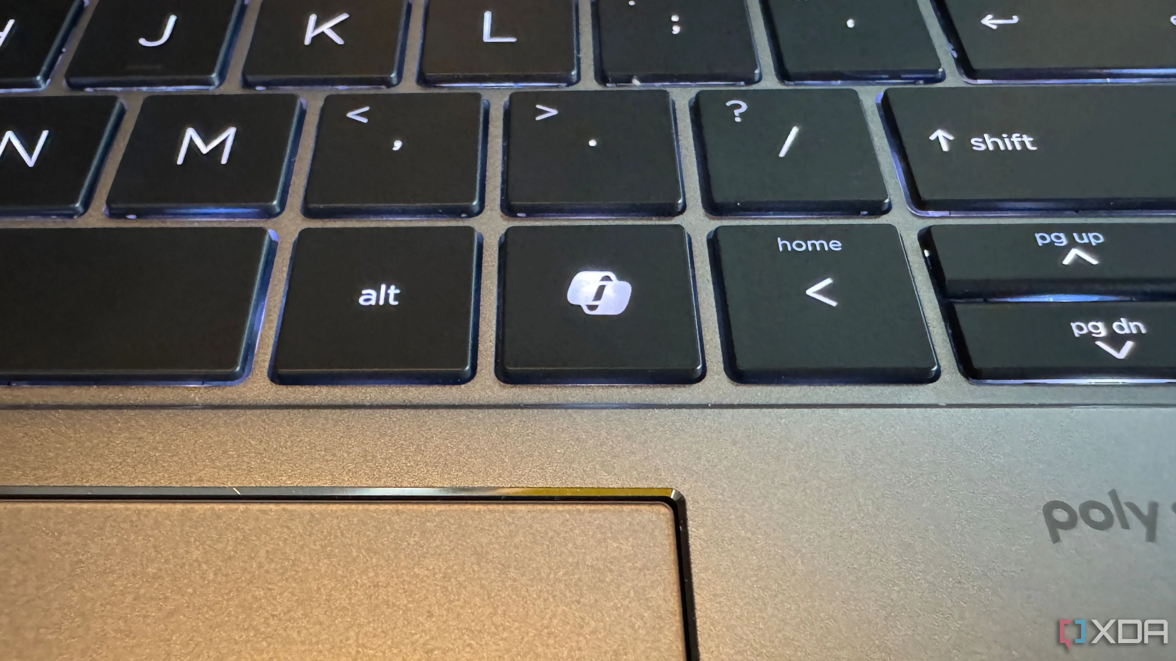 Phím Copilot trên bàn phím laptop HP ZBook Studio G11, minh họa chiến lược tích hợp AI của Microsoft