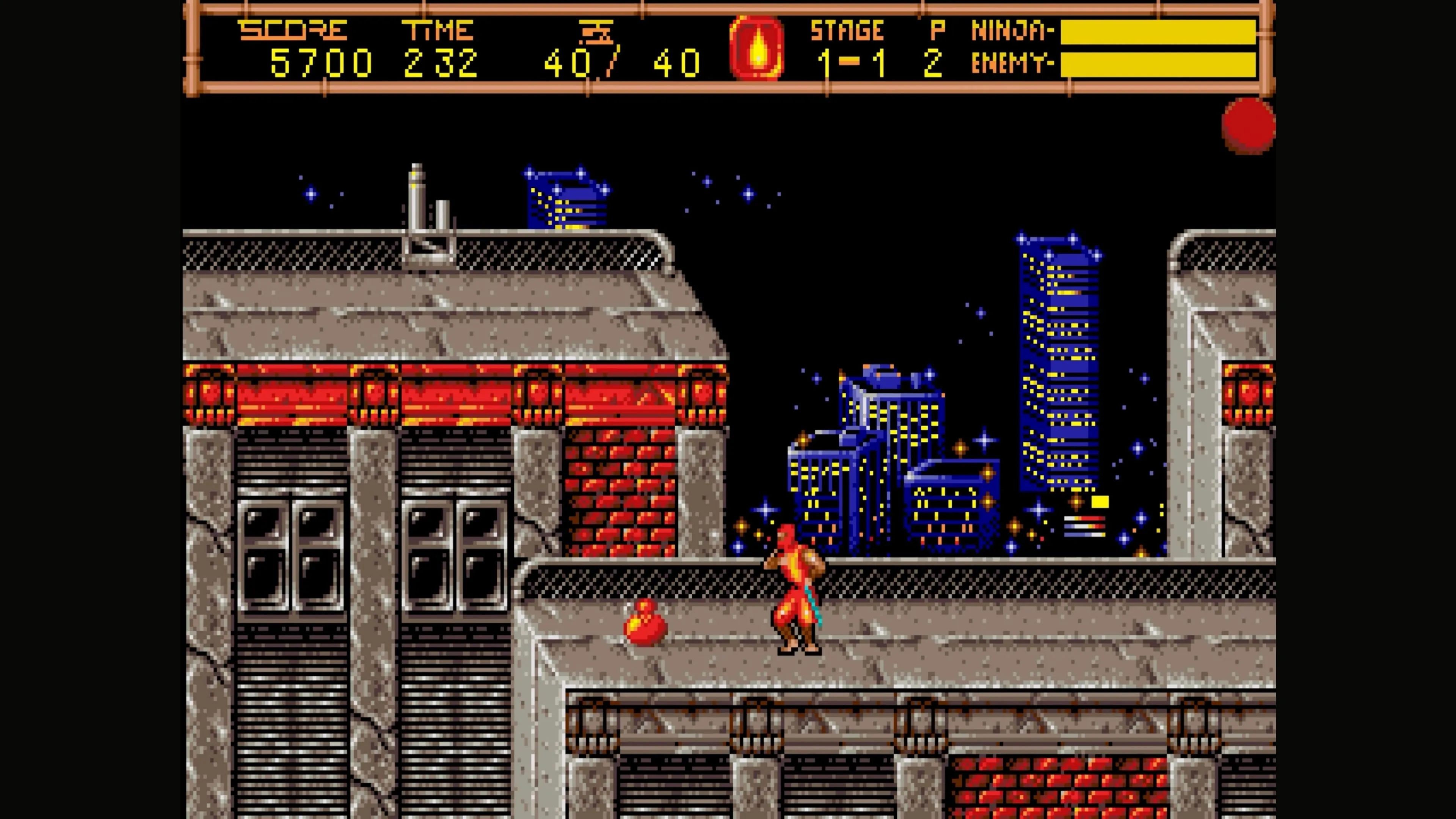 Screenshot gameplay Ninja Gaiden II: The Dark Sword of Chaos, cho thấy Ryu Hayabusa đang nhảy và tấn công kẻ thù trong một cấp độ nguy hiểm.