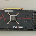 Tấm ốp lưng bằng nhựa của card đồ họa Radeon 7600 Pulse OC, một ví dụ về thiết kế kém hiệu quả.