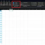 Tùy chọn chèn Python trong tab Công thức của Excel, thể hiện giao diện người dùng dễ tiếp cận để tích hợp Python.